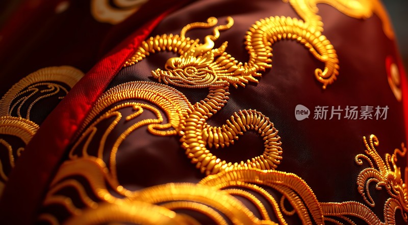 金线绣龙纹布料特写