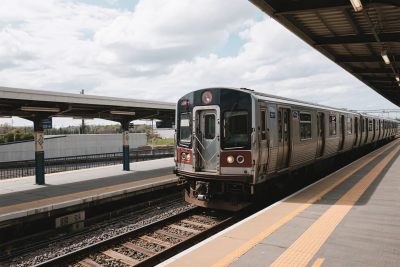 城市列车与站台场景 城市列车与站台场景