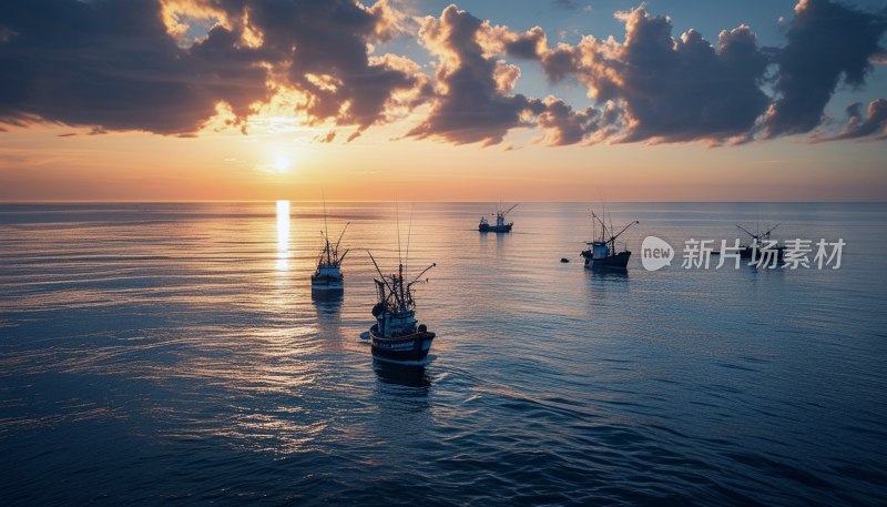 晨曦渔船映海面