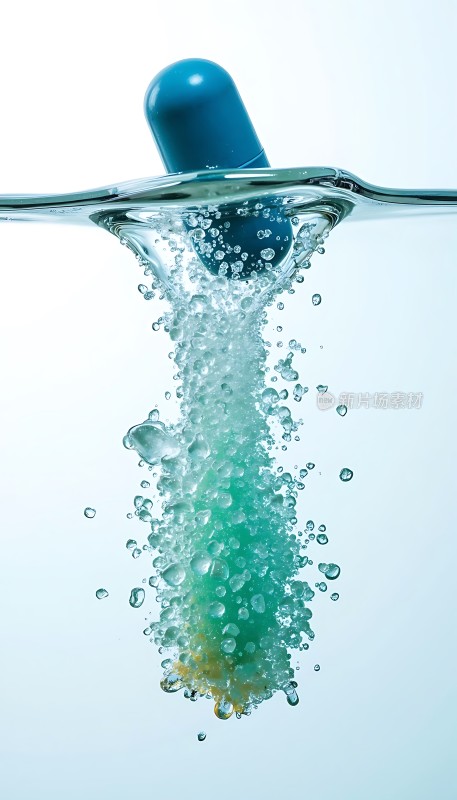 胶囊溶解在水中