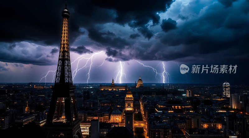 巴黎铁塔下的闪电奇观