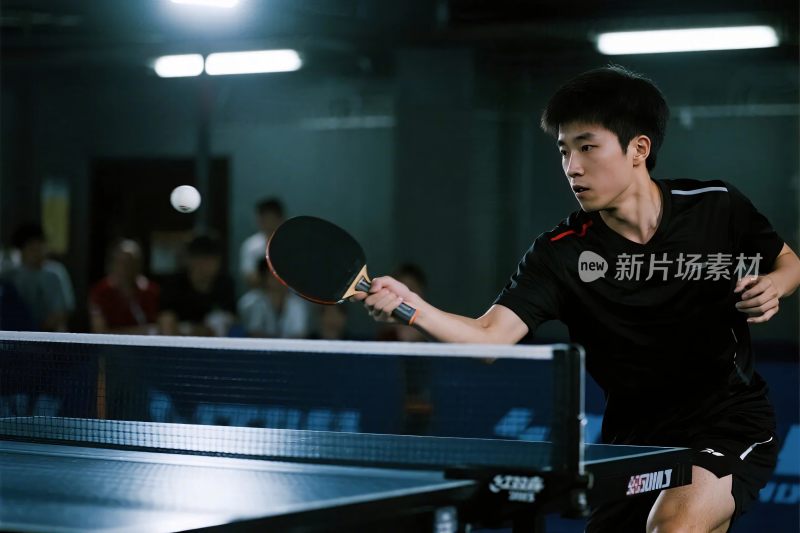 乒乓球运动挥拍场景