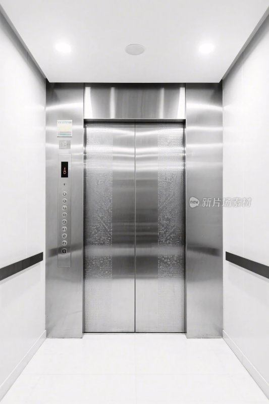 电梯内部空间