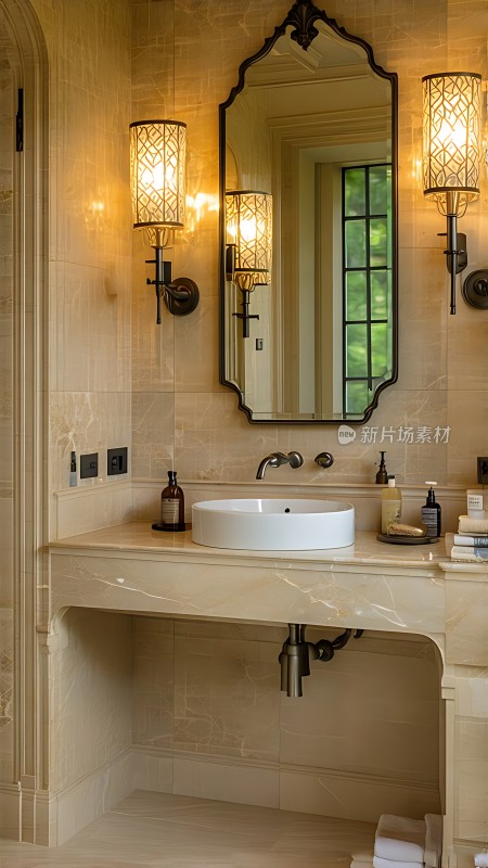 奢华浴室设计大理石洗手台与复古镜子