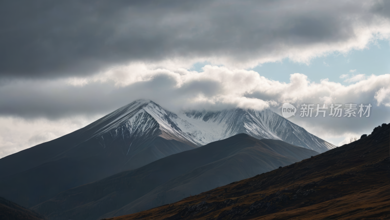 一座被雪覆盖的山风景风光高清图片