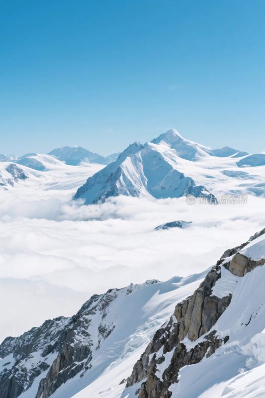 雪山云海风景图
