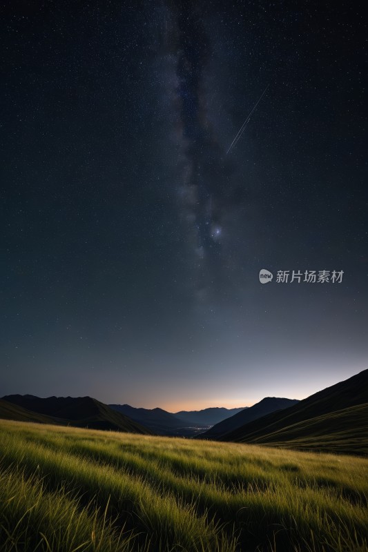 草地平原上的星空远处一颗星星图片