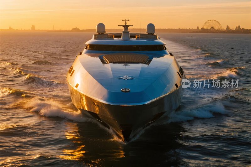 海上航行的豪华游艇
