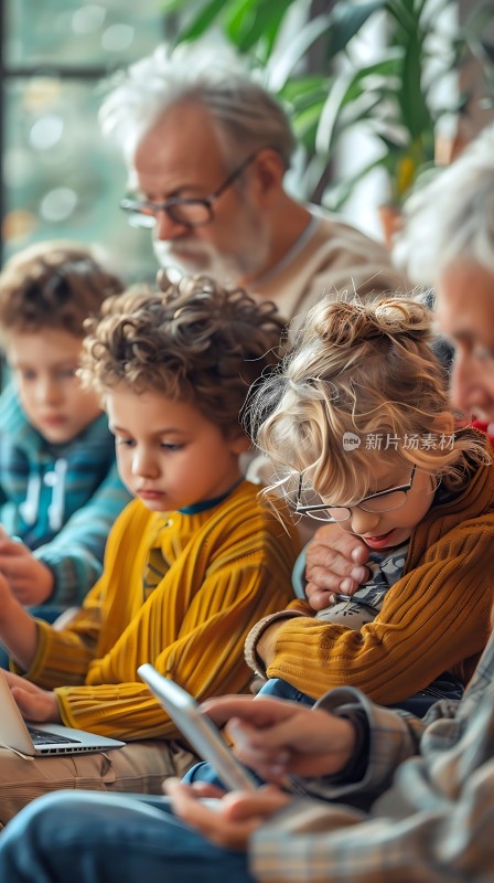 家庭温馨时刻祖孙三代共度美好时光