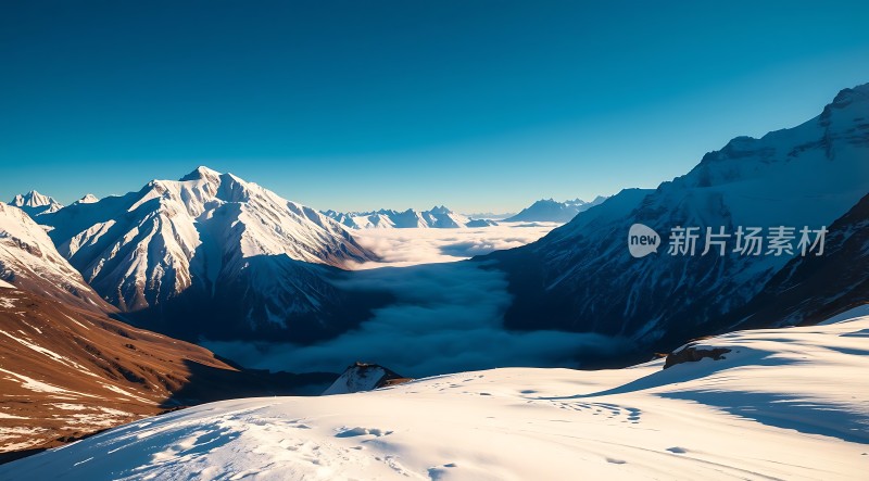 雪山云海壮丽景色