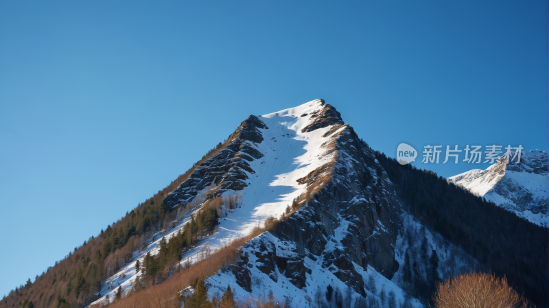 一座被雪覆盖的高山清风景图片