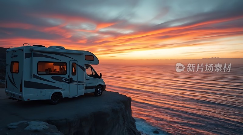 海边的露营车日落美景