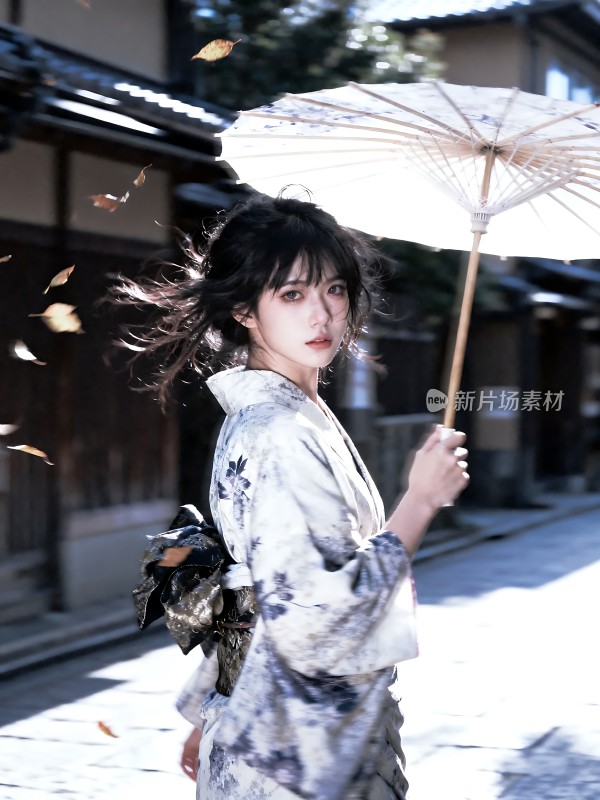 和风佳人撑油纸伞漫步古街