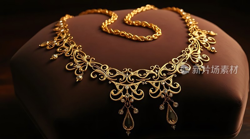 精致黄金项链展示