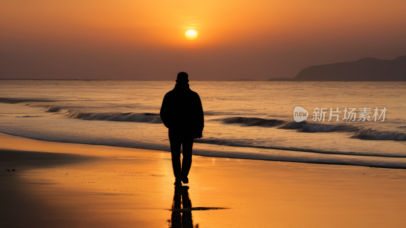 夕阳 海边 沙滩 孤独的行人