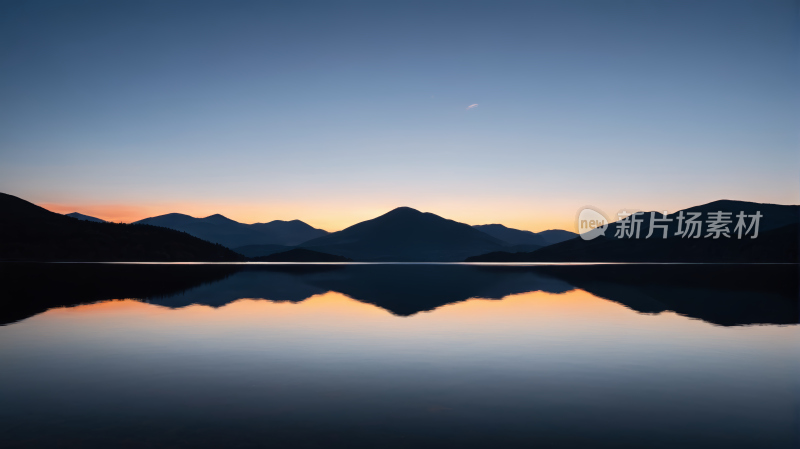 一个山脉湖高清风景图片