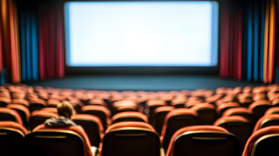 电影院座位空荡荡只有一位观众 电影院座位空荡荡只有一位观众