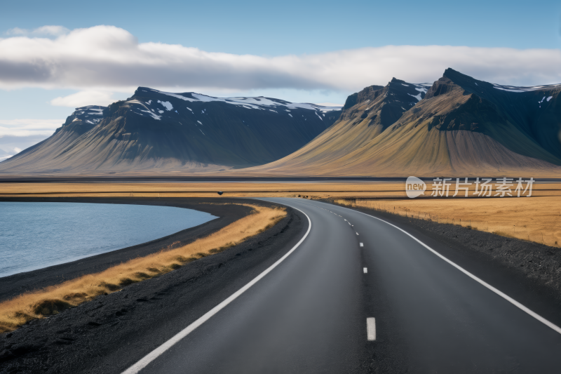 山脉和水面的道路高清风景图片