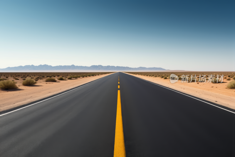 一条长长的道路一条黄线穿过沙漠风景图片