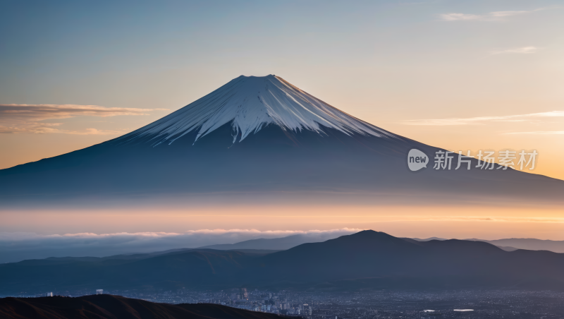 太阳正在山后面落下高清风景图片