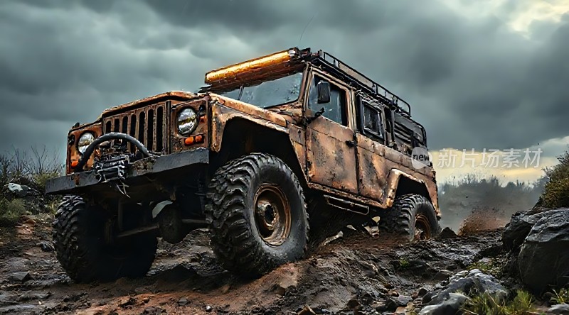 越野战车勇闯泥泞之路