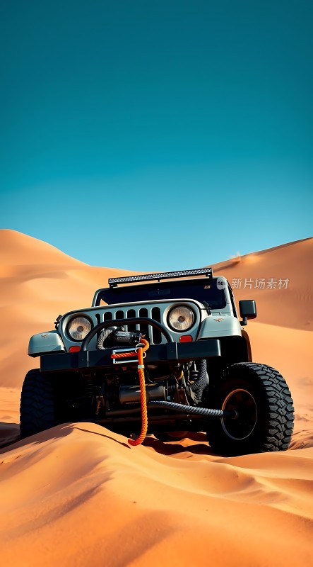 沙漠探险越野车挑战沙丘