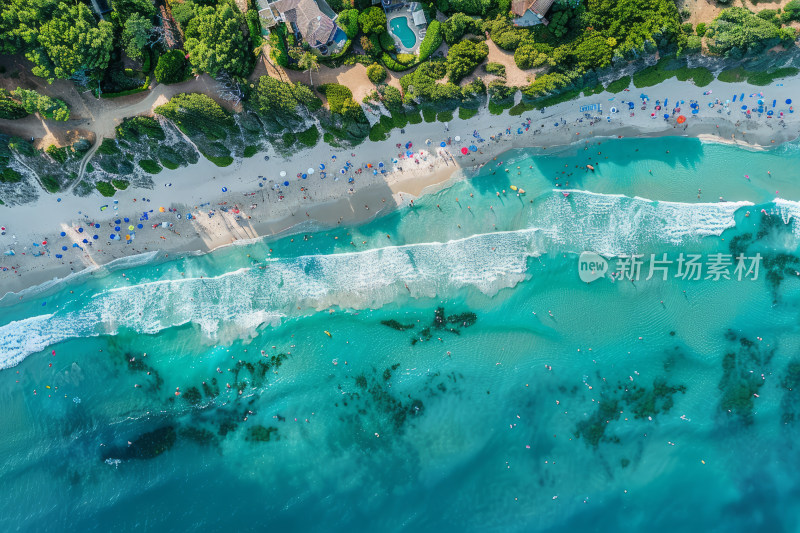 夏日海滩航拍图