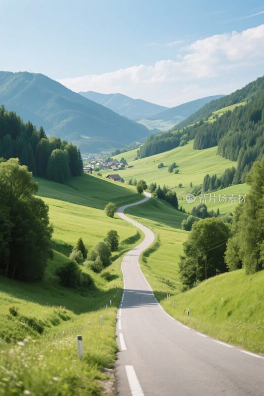 山间蜿蜒公路风景图