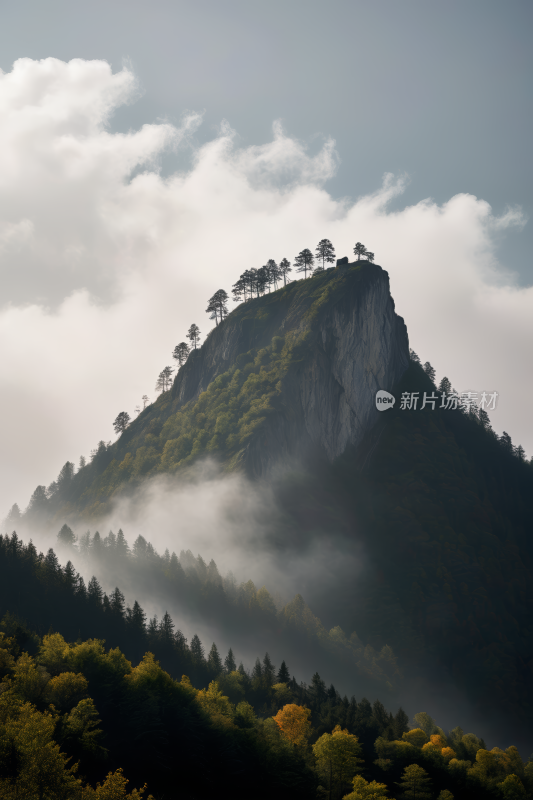 山上的树木天空和云雾缭绕高清风景图片