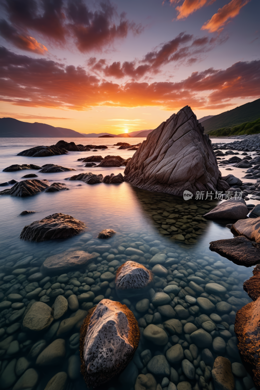 岩石海滩的景观有岩石和水高清风景图片