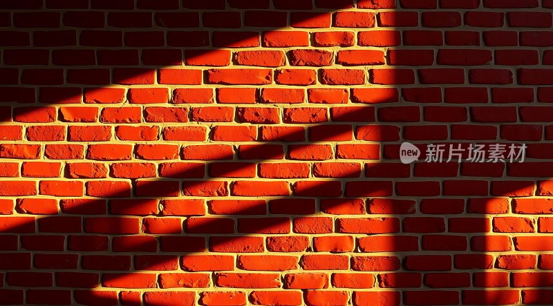 阳光下的红砖墙