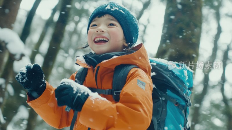 笑脸小孩儿童冬天下雪雪地快乐童年