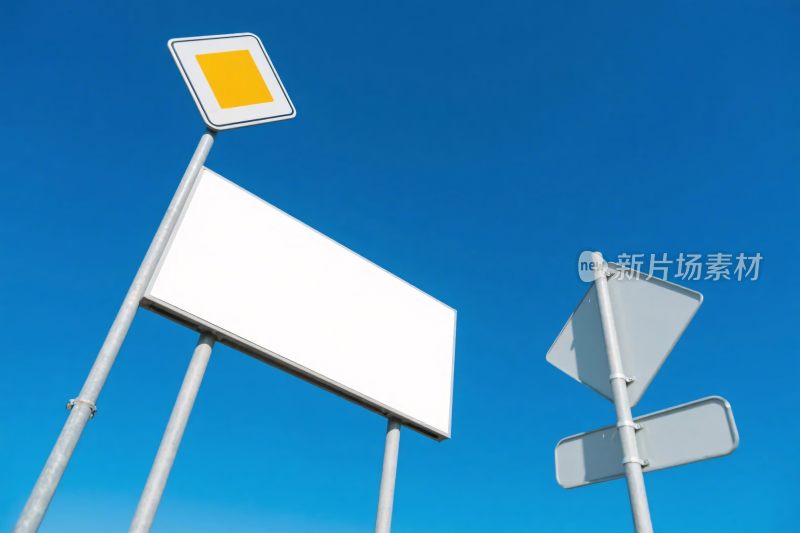 交通标志与广告牌场景