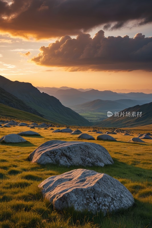 远处的山脉一片草地和岩石高清图片