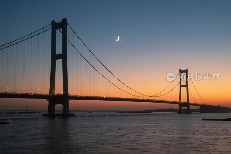 悬索桥黄昏景观