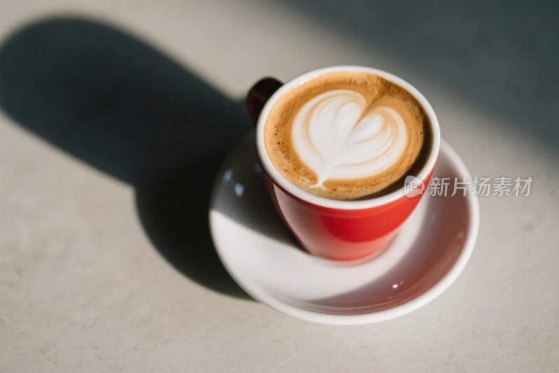 红色拉花咖啡杯