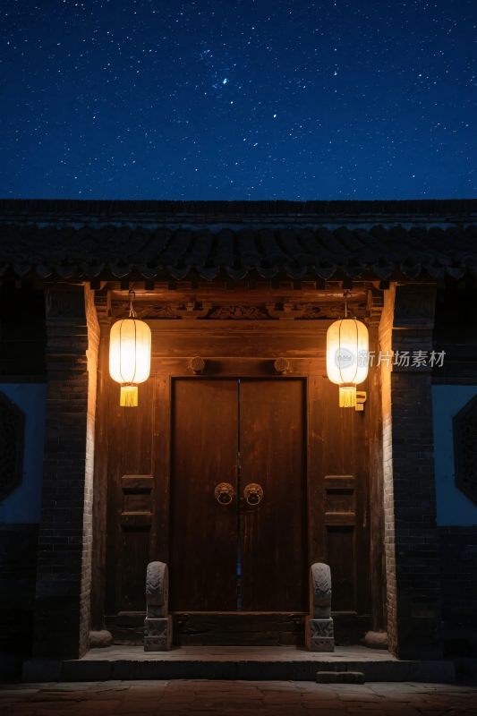 古宅夜灯笼门