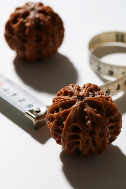 文玩核桃与测量工具