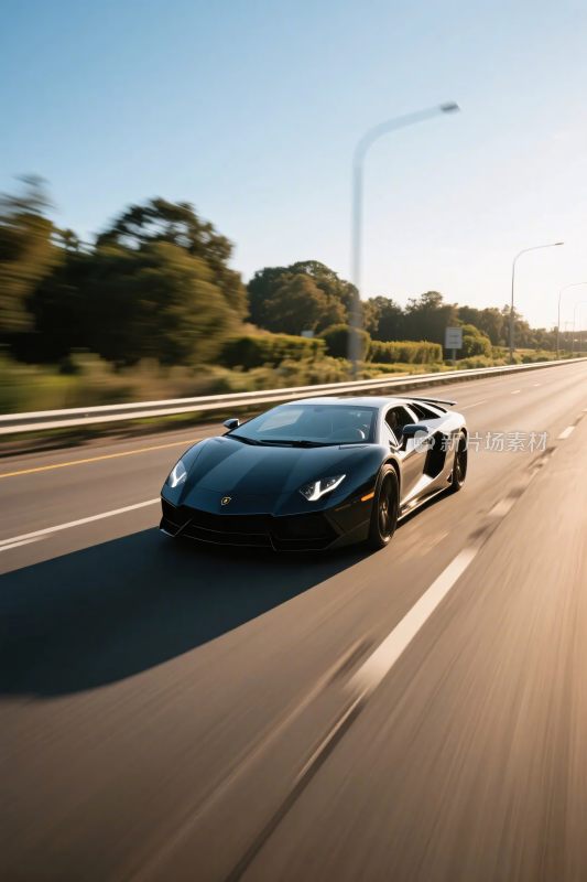 跑车行驶在公路上