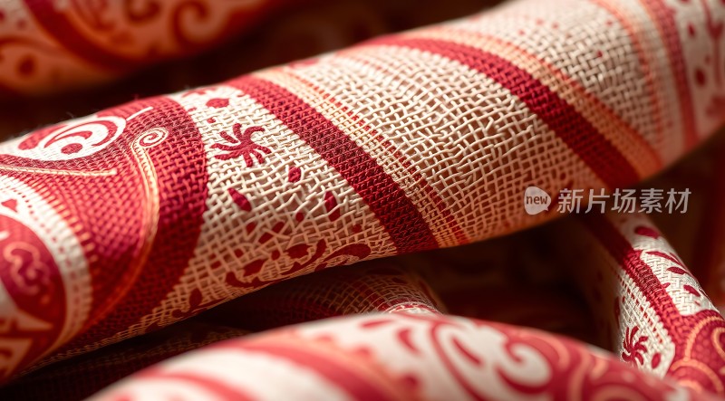红色花纹布料特写