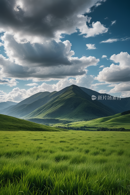 草地有山天空有云高清风景图片