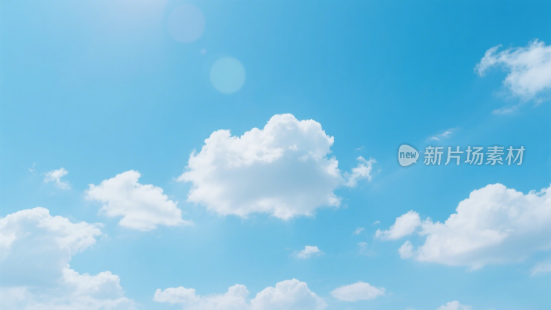 阳光洒落的蓝天云朵写意画