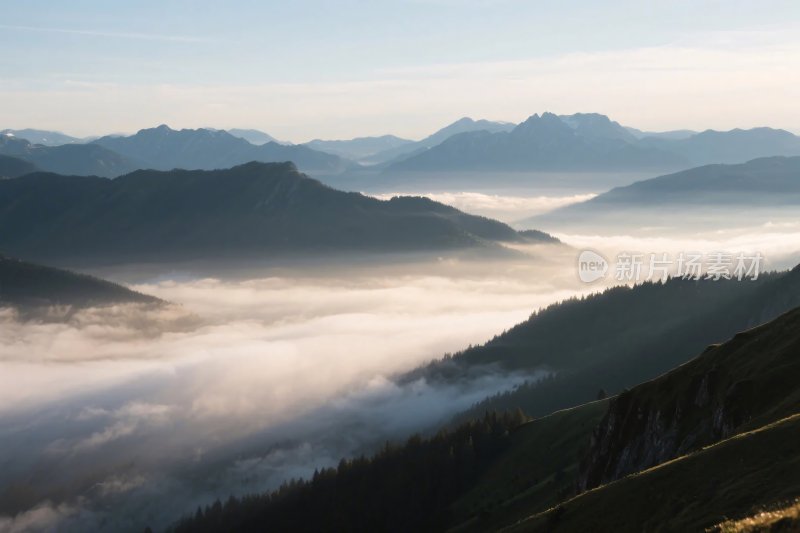 山间云海风景图