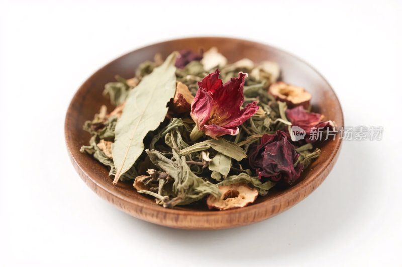 木碗中的花草茶