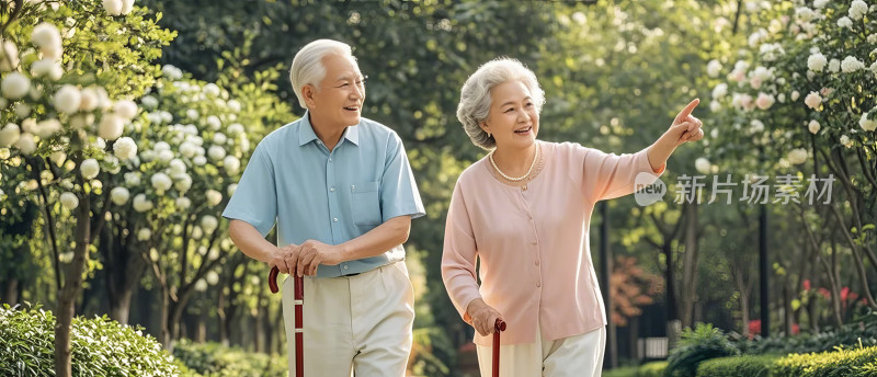 春暖花开老年夫妇散步公园幸福生活写真