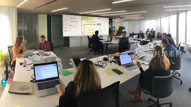 高效协作办公环境团队头脑风暴会议现场