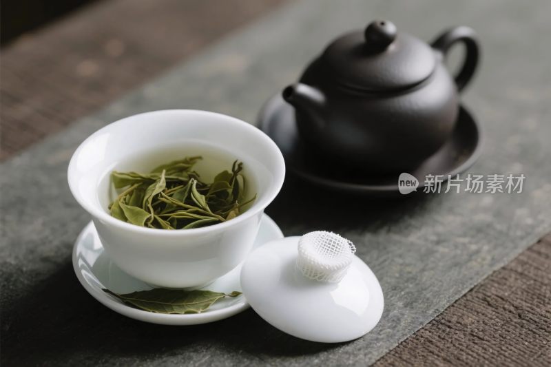 茶具与绿茶展示