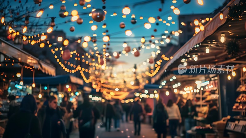 夜市灯光璀璨人群熙攘热闹非凡