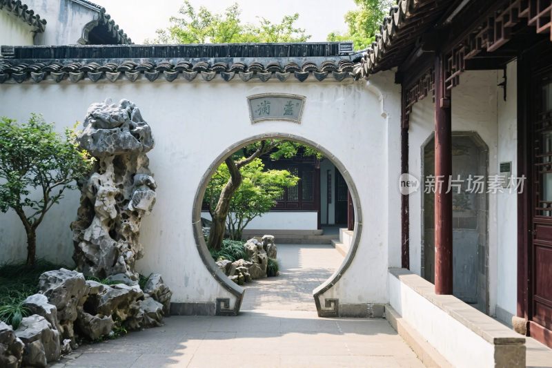 中式古建月洞门场景