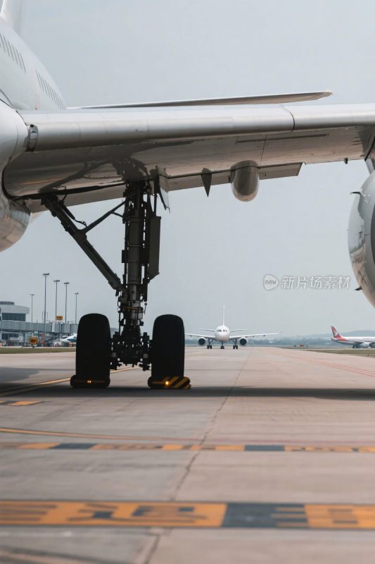 机场跑道飞机起落架